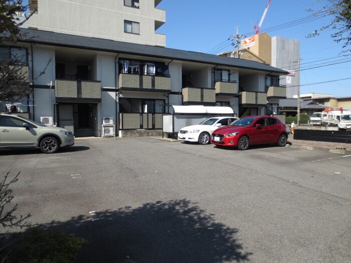 物件外観写真4　(駐車場)