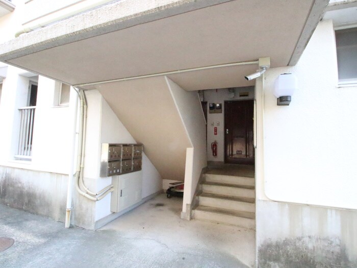 物件外観写真4　(エントランス部分)