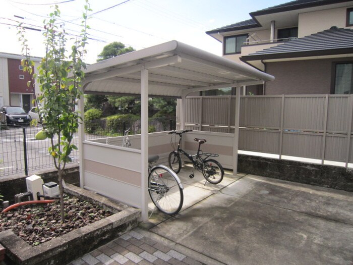 物件外観写真3　(駐輪場)