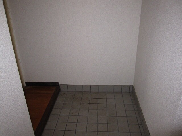物件内観写真13　(玄関)