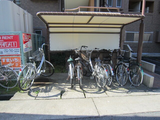 物件外観写真3　(駐輪場)
