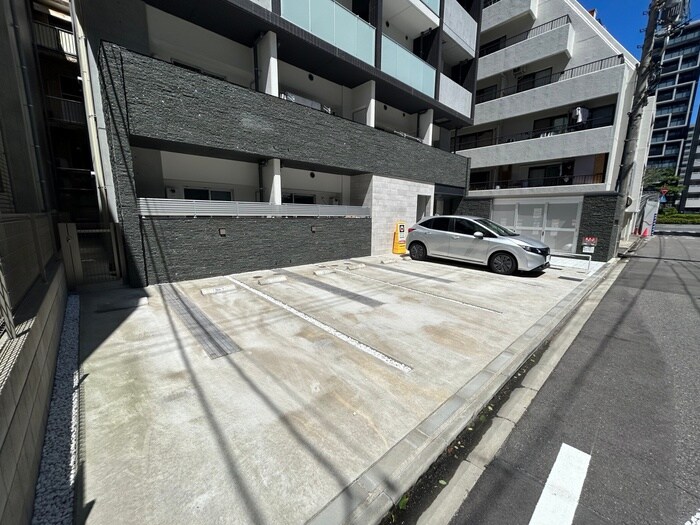 物件外観写真4　(駐車場)