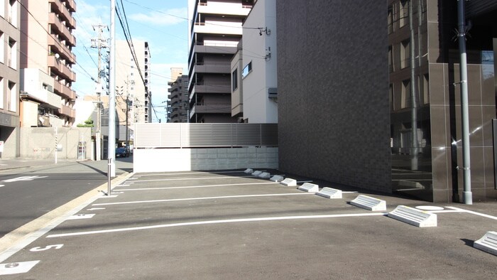 物件外観写真6　(駐車場)