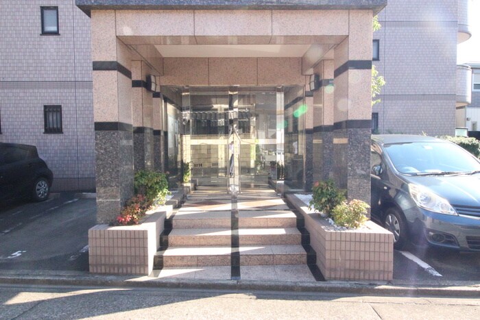 物件外観写真6　(エントランス部分)