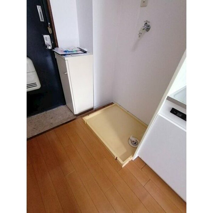 物件内観写真5　(洗濯機置場)