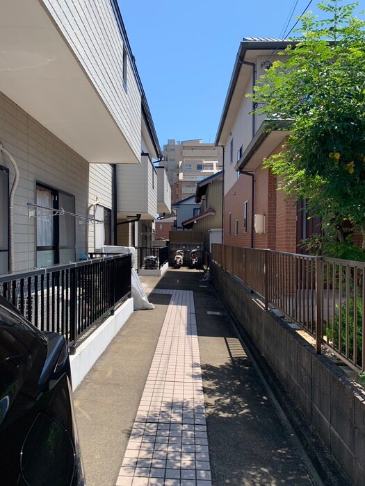 物件外観写真3　(エントランス部分)