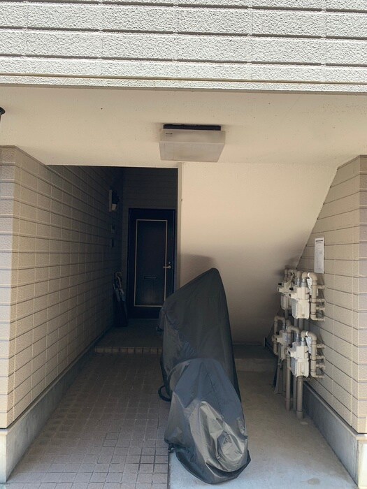 物件外観写真4　(エントランス部分)