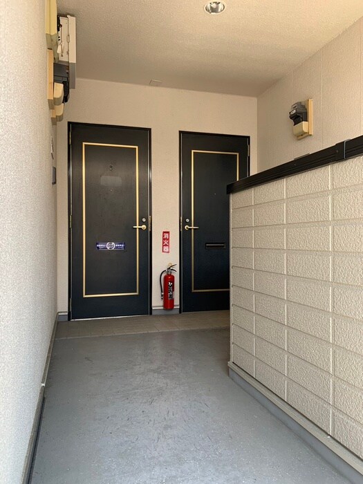 物件外観写真5　(エントランス部分)