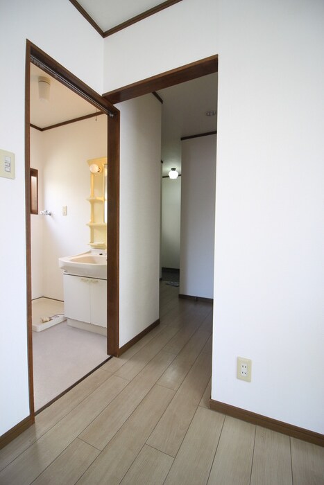 物件内観写真21　(廊下)