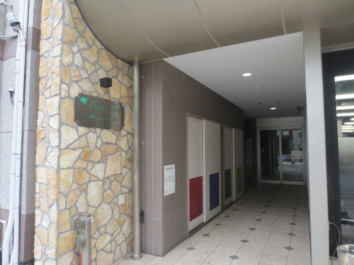 物件外観写真4　(エントランス部分)