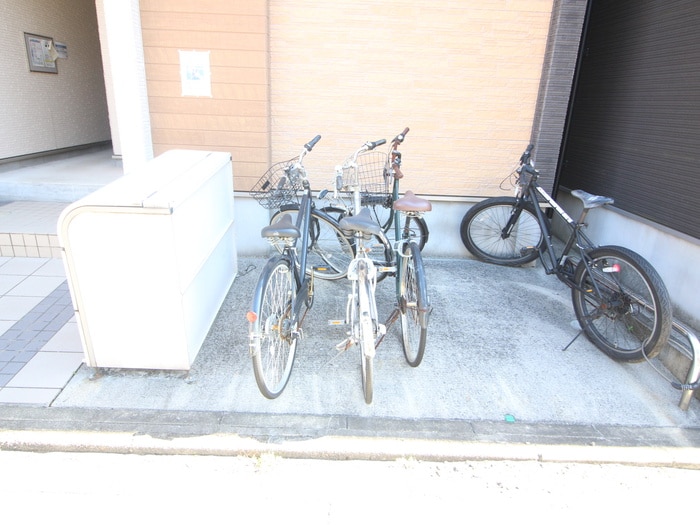 物件外観写真5　(駐輪場)