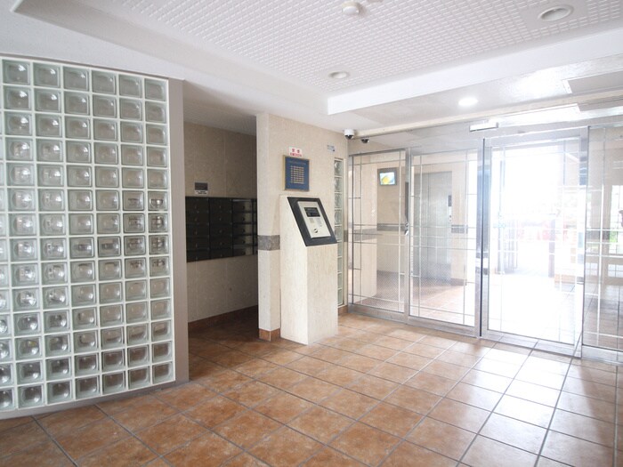 物件外観写真4　(エントランス部分)