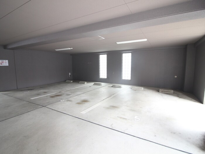 物件外観写真6　(駐車場)