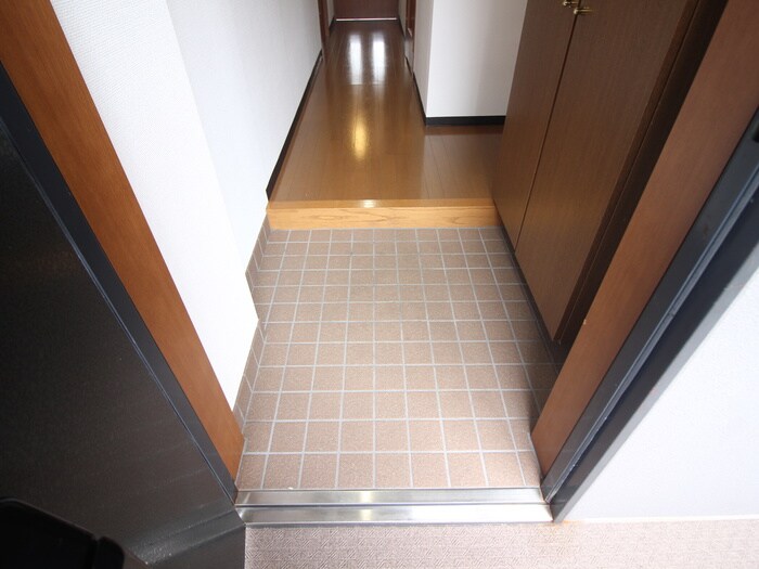 物件内観写真16　(玄関)