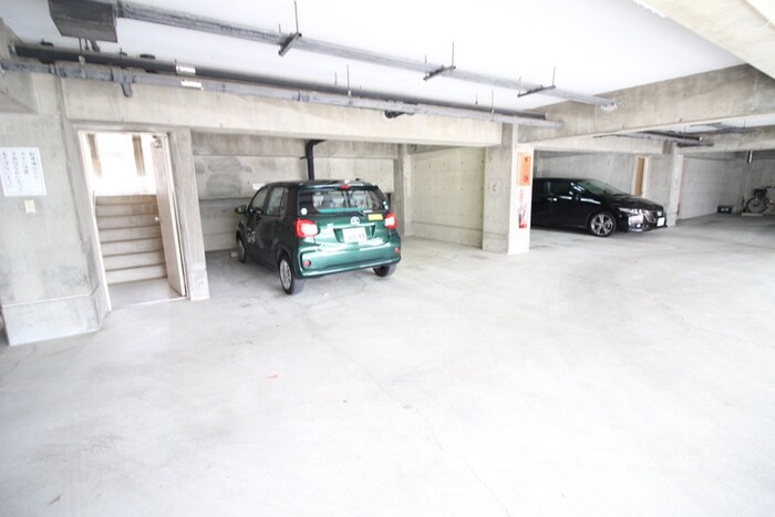 物件外観写真4　(駐車場)