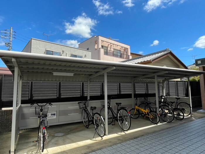物件外観写真2　(駐輪場)
