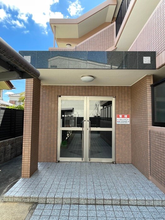 物件外観写真5　(エントランス部分)