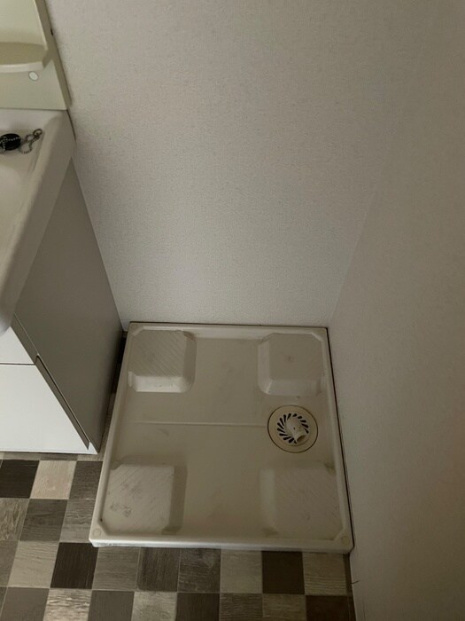 物件内観写真14　(洗濯機置場)