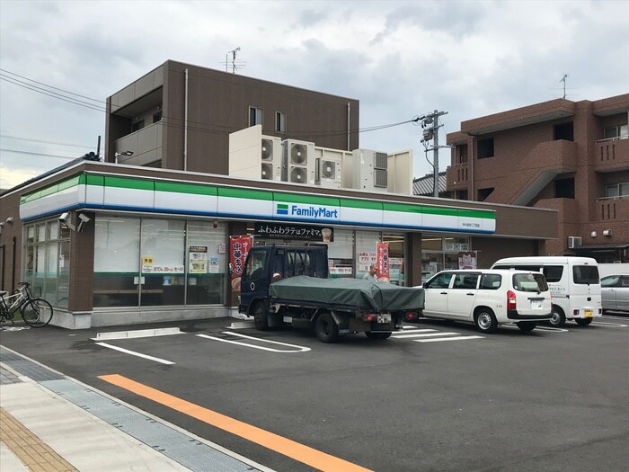 ファミリーマート中小田井2丁目店