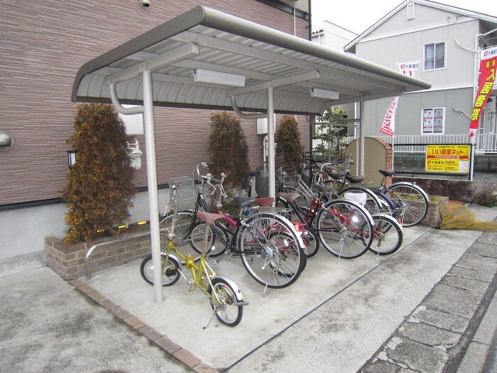 物件外観写真2　(駐輪場)