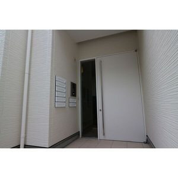 物件外観写真4　(エントランス部分)