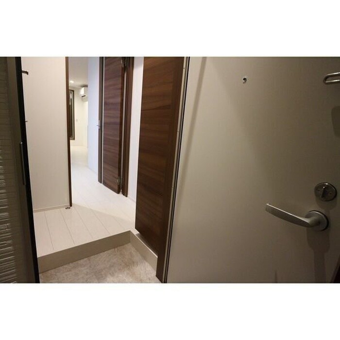 物件内観写真14　(玄関)