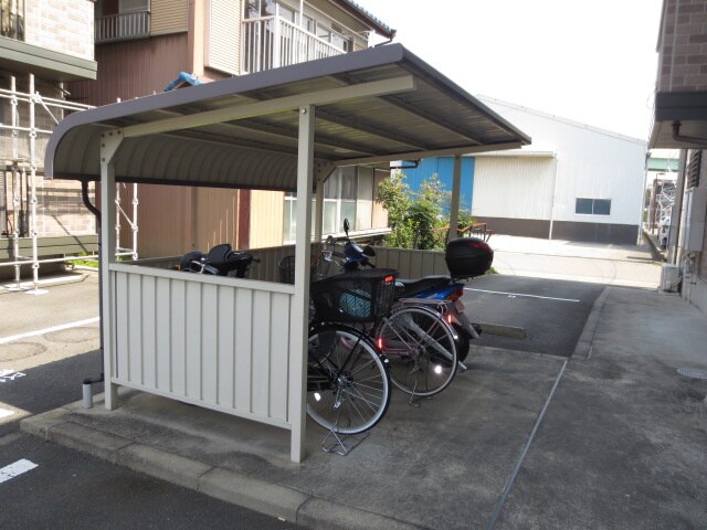 物件外観写真3　(駐輪場)