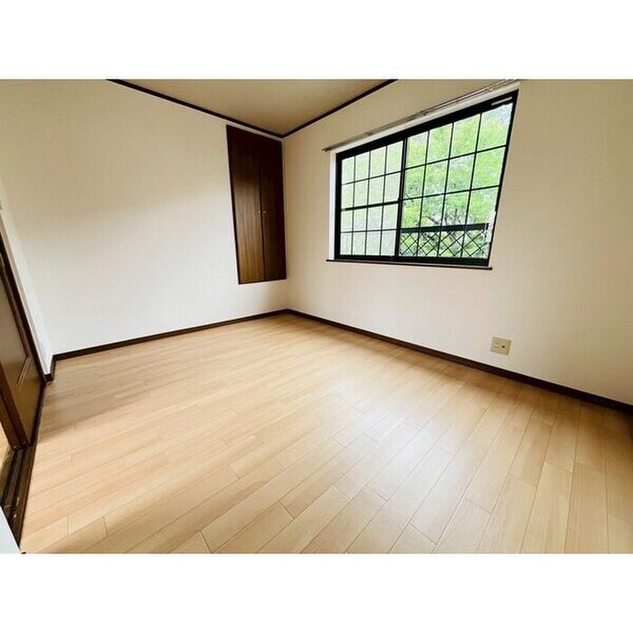 物件内観写真4　(居室)