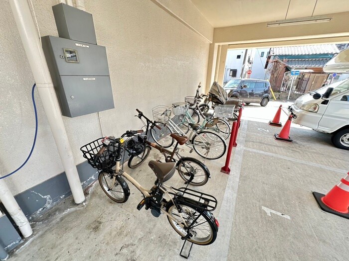 物件外観写真2　(駐輪場)