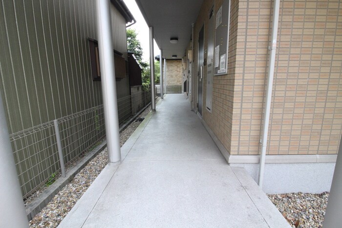 物件外観写真3　(エントランス部分)