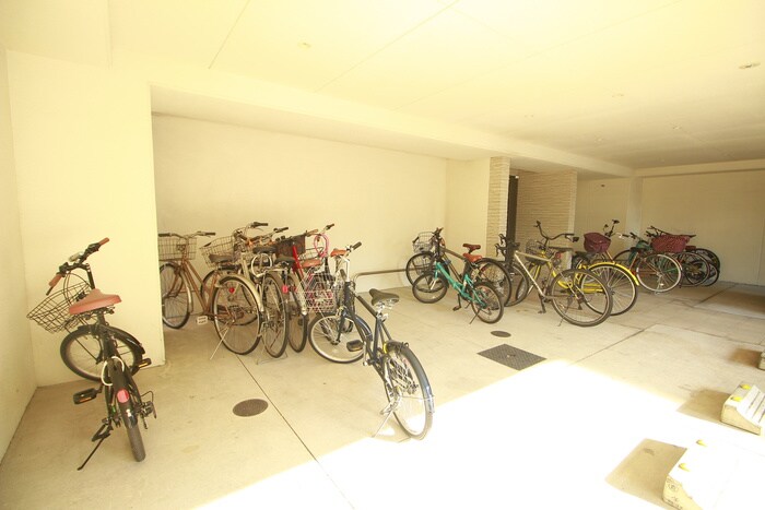 物件外観写真4　(駐輪場)