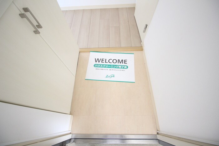 物件内観写真16　(玄関)