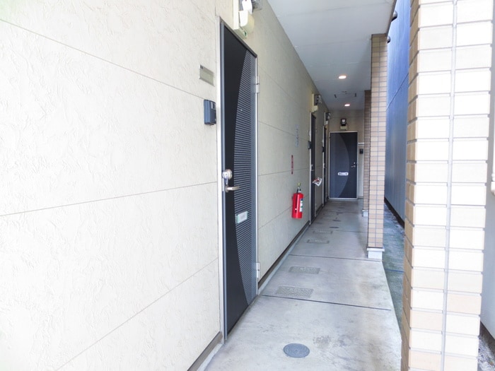 物件外観写真6　(エントランス部分)