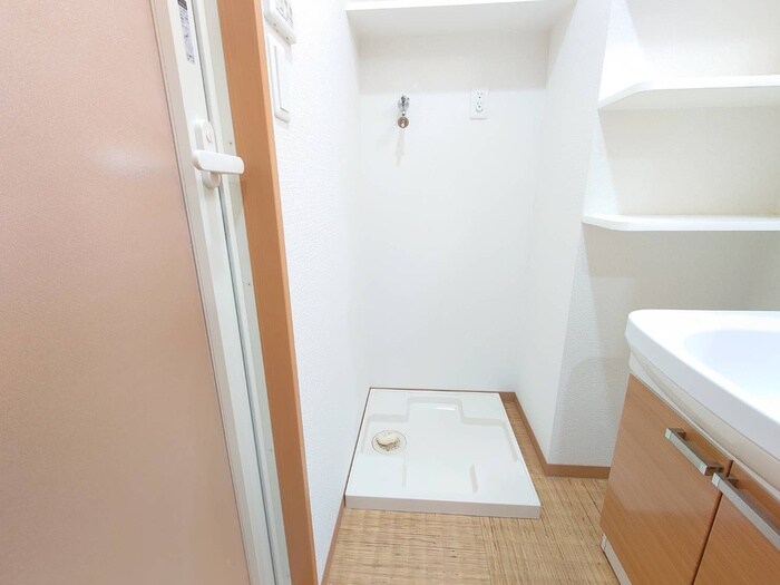 物件内観写真9　(洗濯機置場)