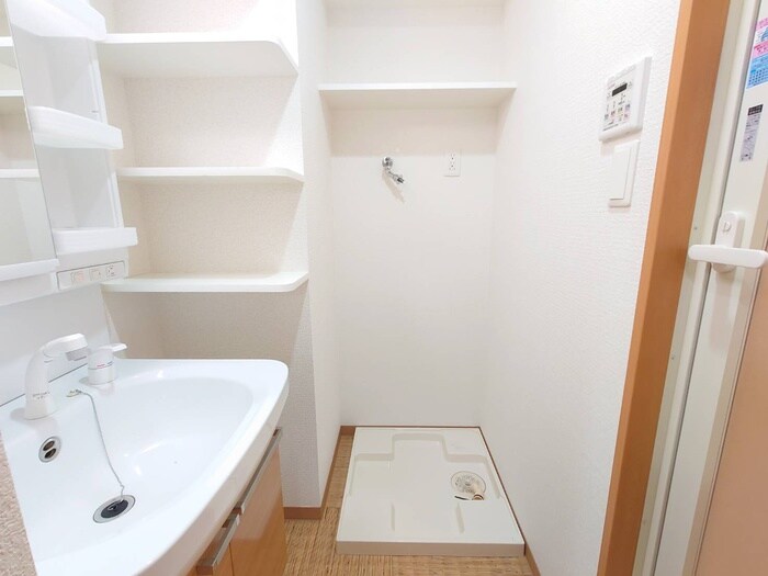 物件内観写真20　(洗濯機置場)