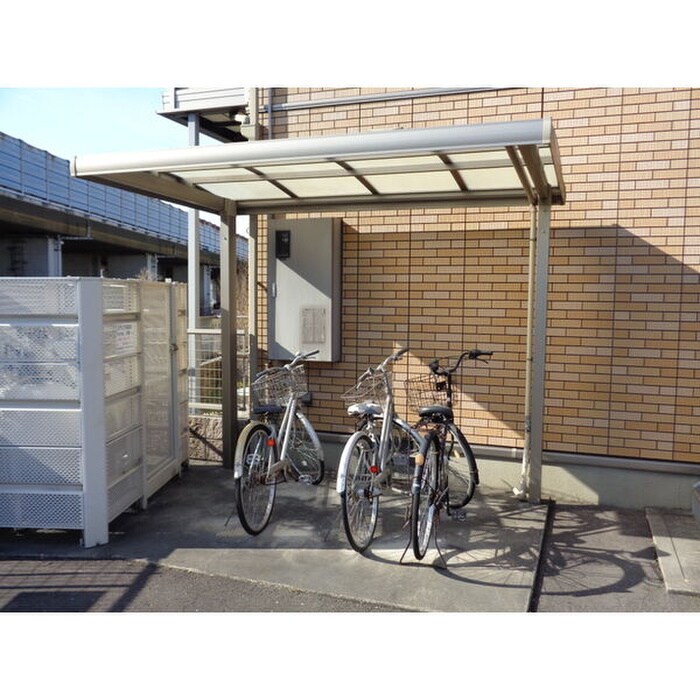 物件外観写真3　(駐輪場)