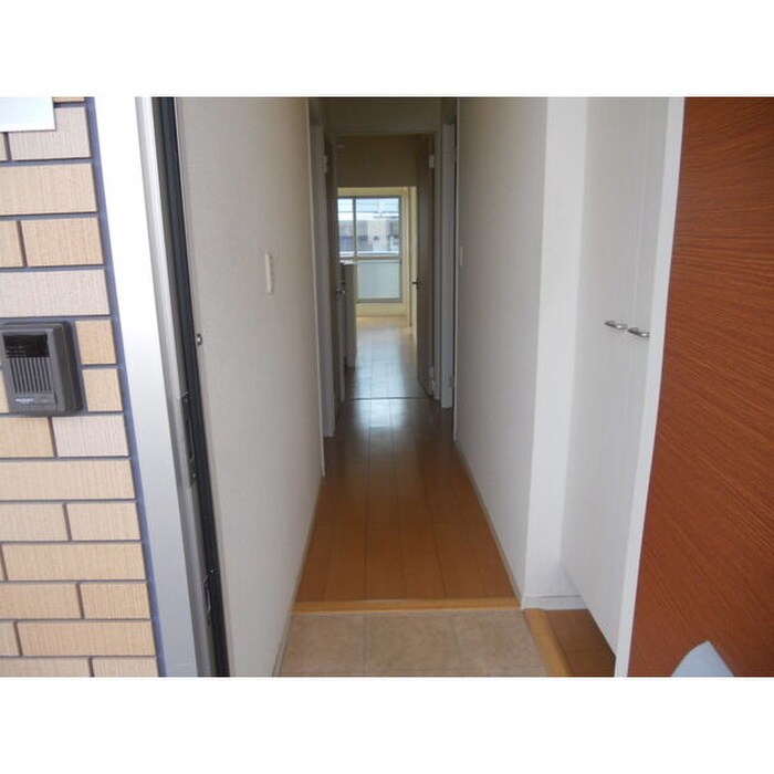 物件内観写真13　(玄関)