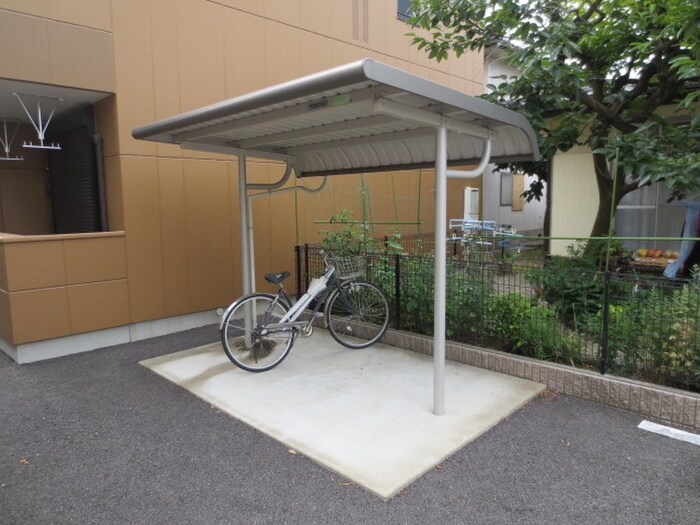 物件外観写真3　(駐輪場)