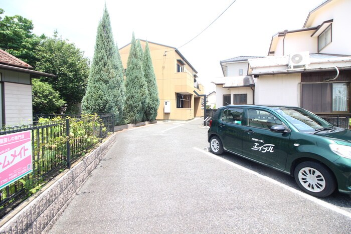 物件外観写真4　(駐車場)