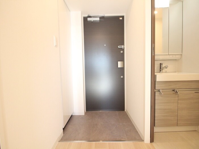 物件内観写真10　(玄関)