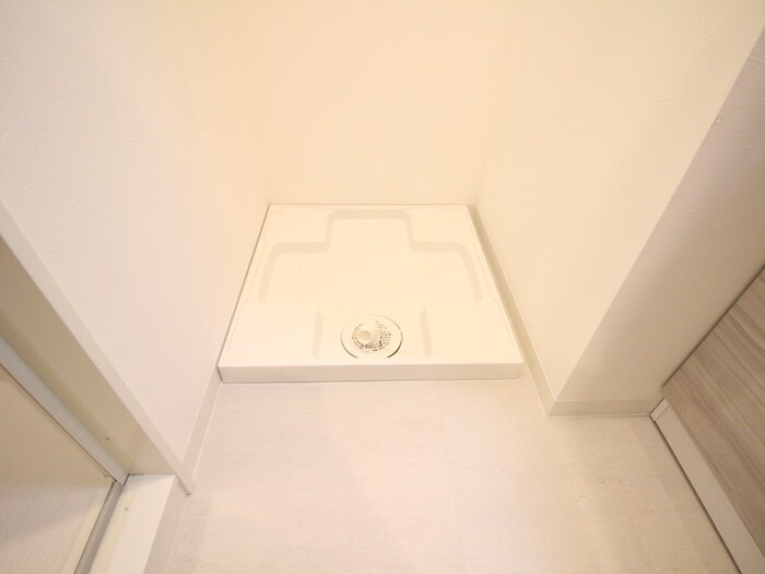 物件内観写真10　(洗濯機置場)