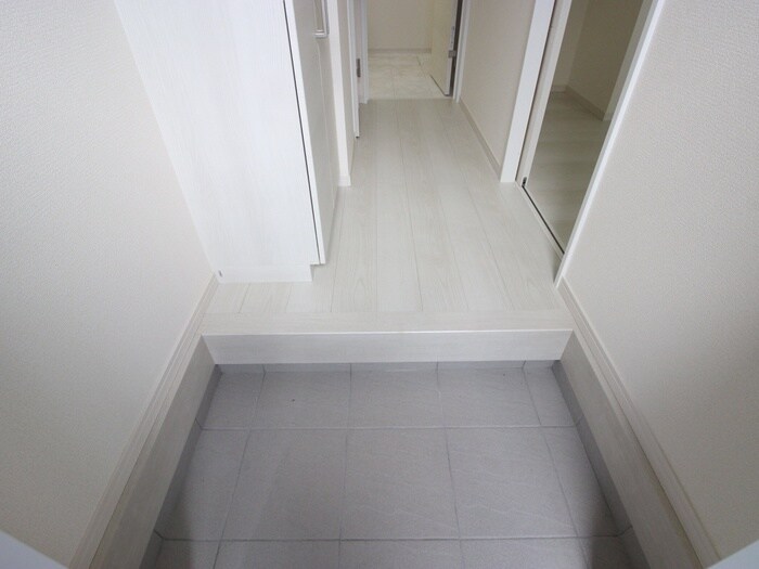 物件内観写真17　(玄関)