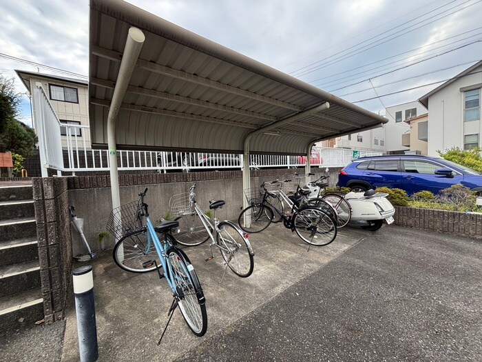 物件外観写真3　(駐輪場)