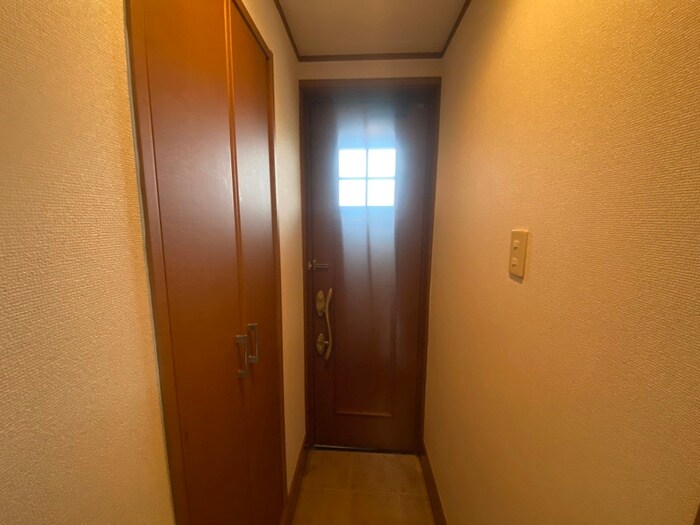 物件内観写真18　(玄関)