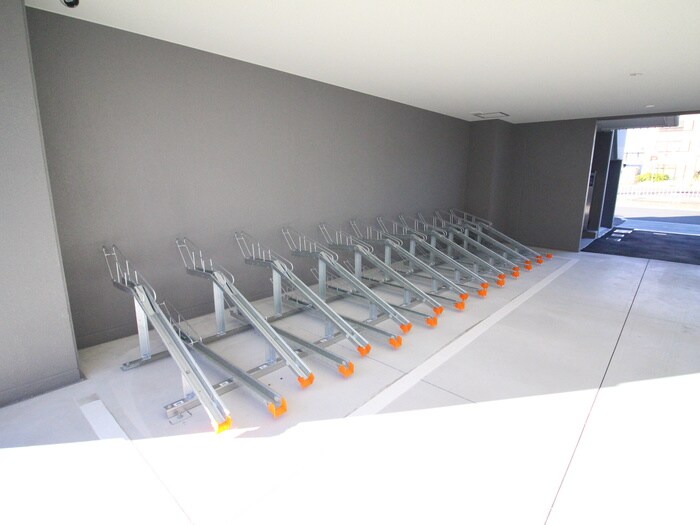 物件外観写真4　(駐輪場)