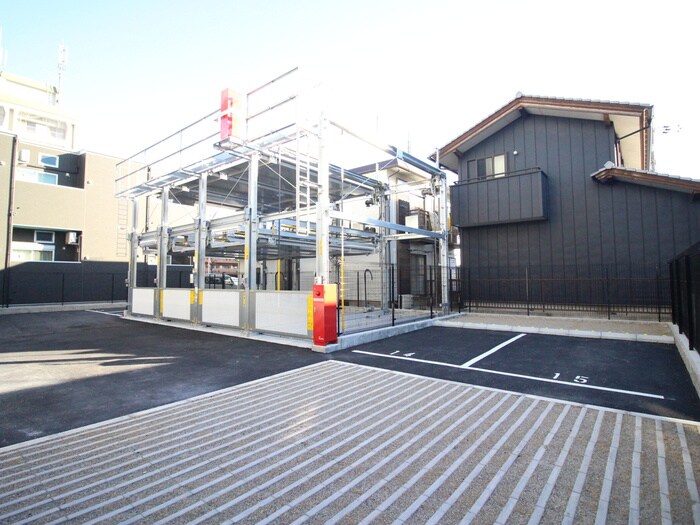 物件外観写真6　(駐車場)