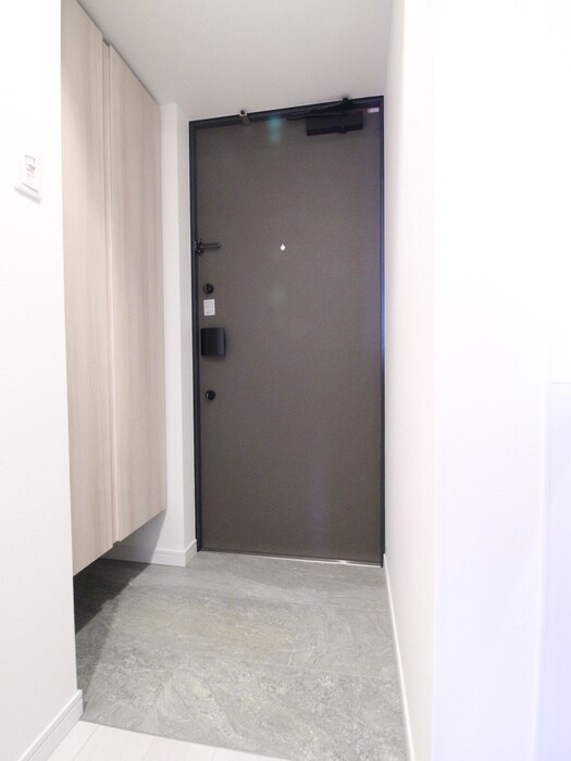 物件内観写真16　(玄関)