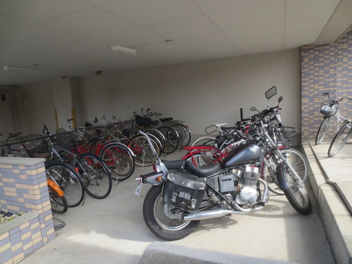 物件外観写真5　(駐輪場)