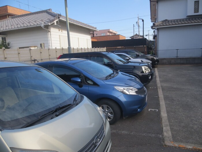 物件外観写真6　(駐車場)