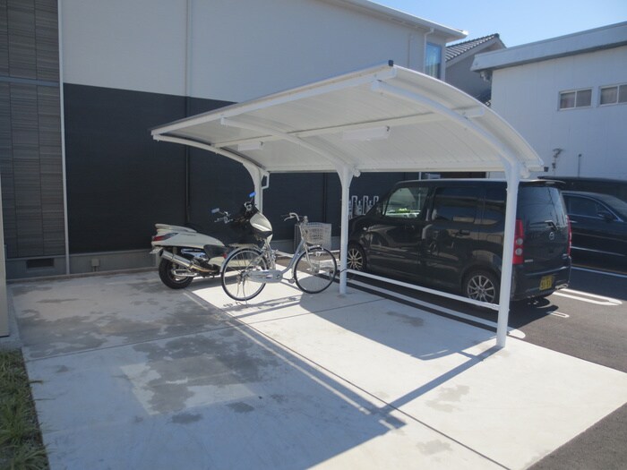 物件外観写真4　(駐輪場)